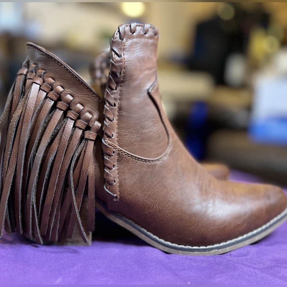 Natural Reflections Brown Tassel Booties 8.5